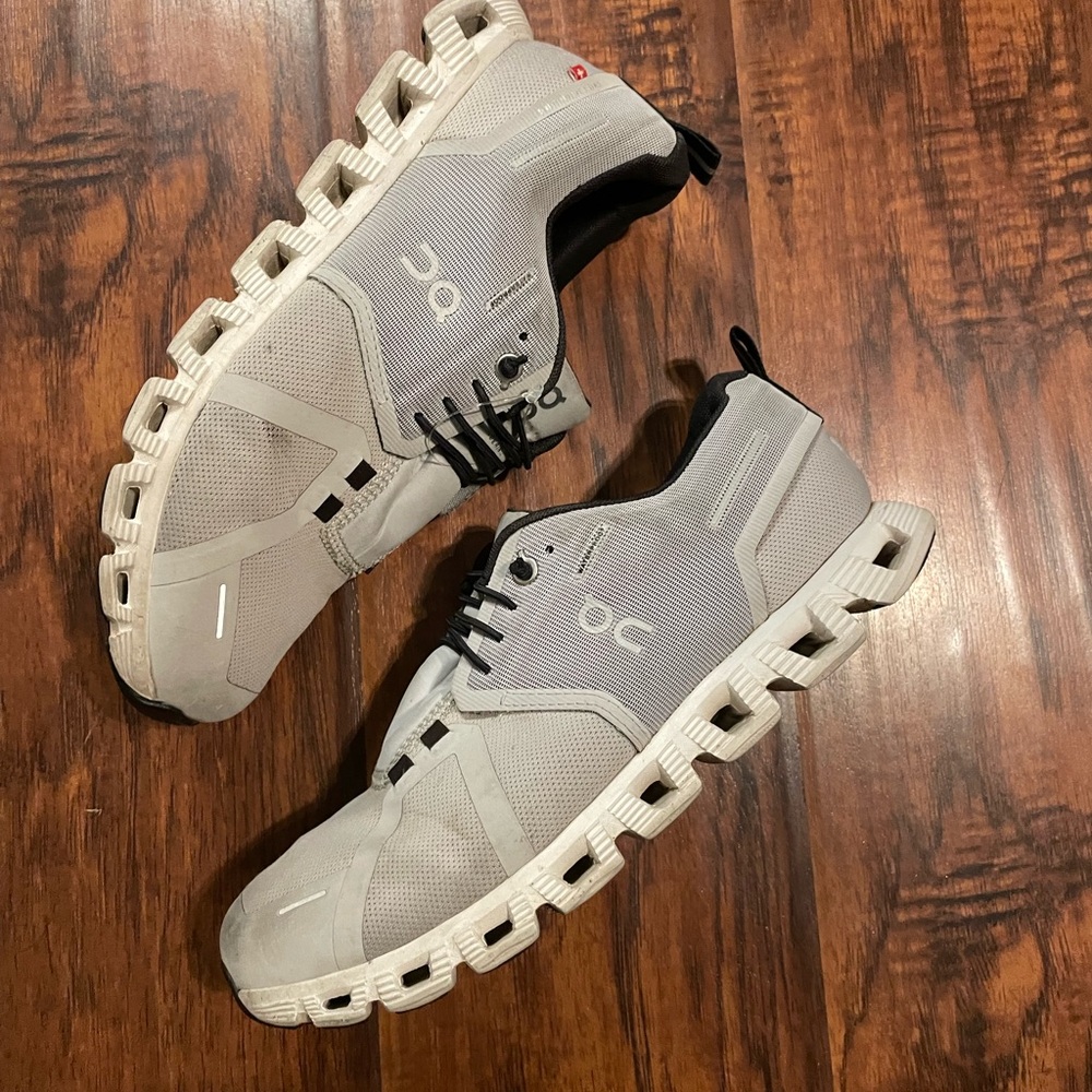 On Cloud 5 Glacier/White colorway. - Picture 2 of 7